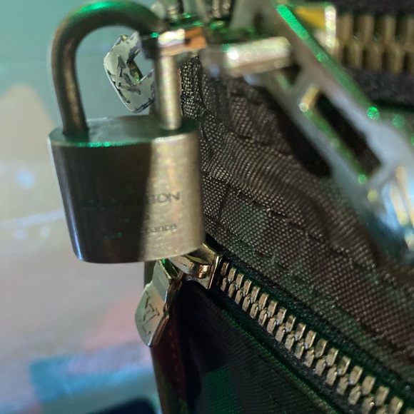 Selling a used authentic Louis Vuitton Luggage Garment Bag. - Picture 8 of 14